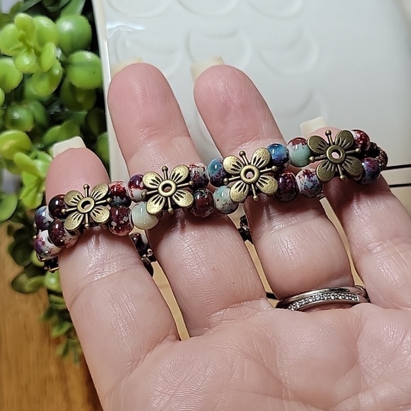 Marbled Pottery Bead Floral Charm Bracelet - Picture 2 of 8